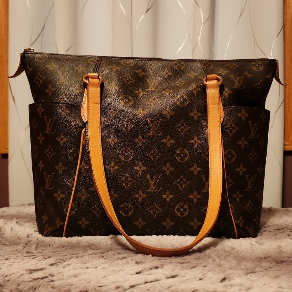 LOUIS VUITTON TOTALLY MM